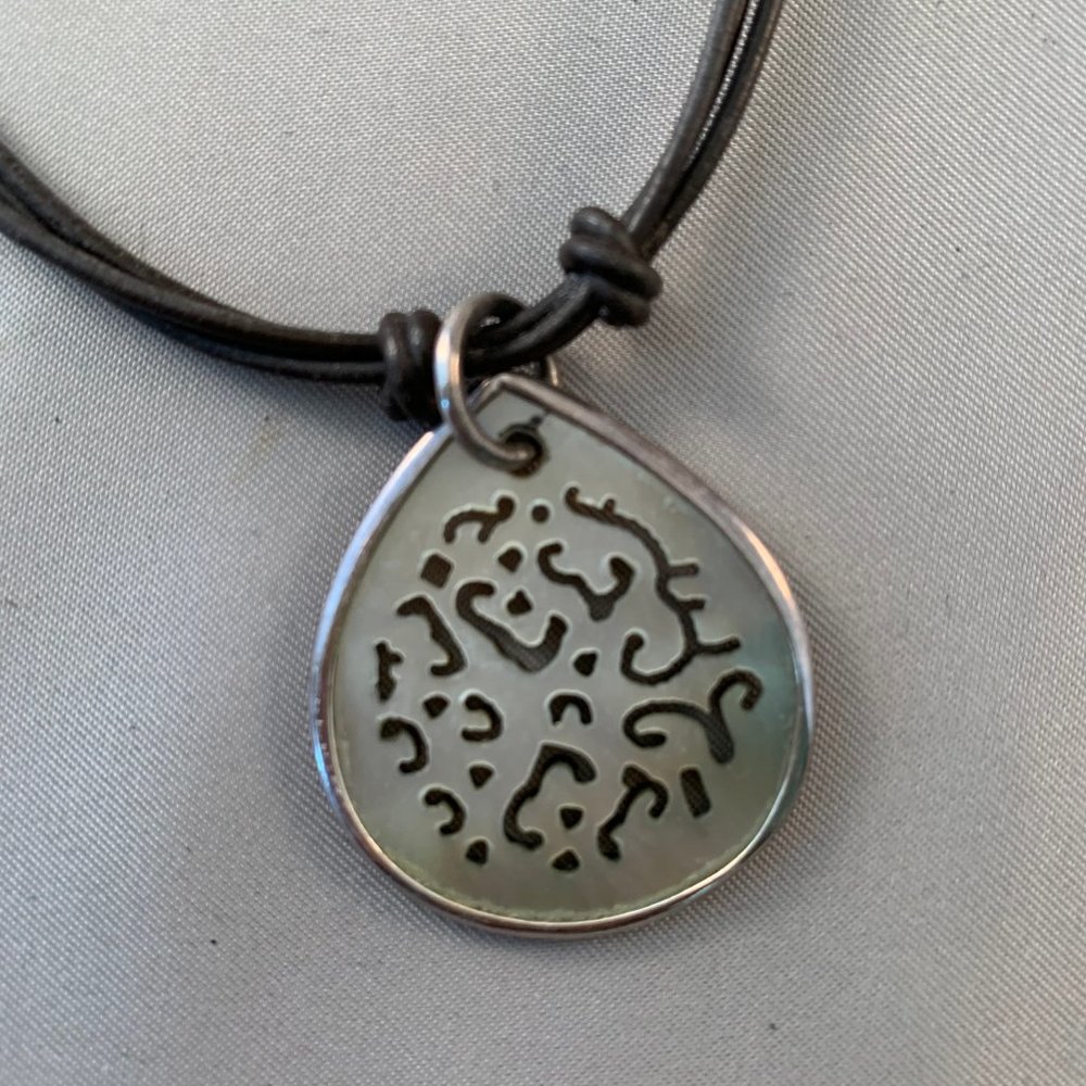 Mother-of-Pearl Pendant Necklace/Choker
